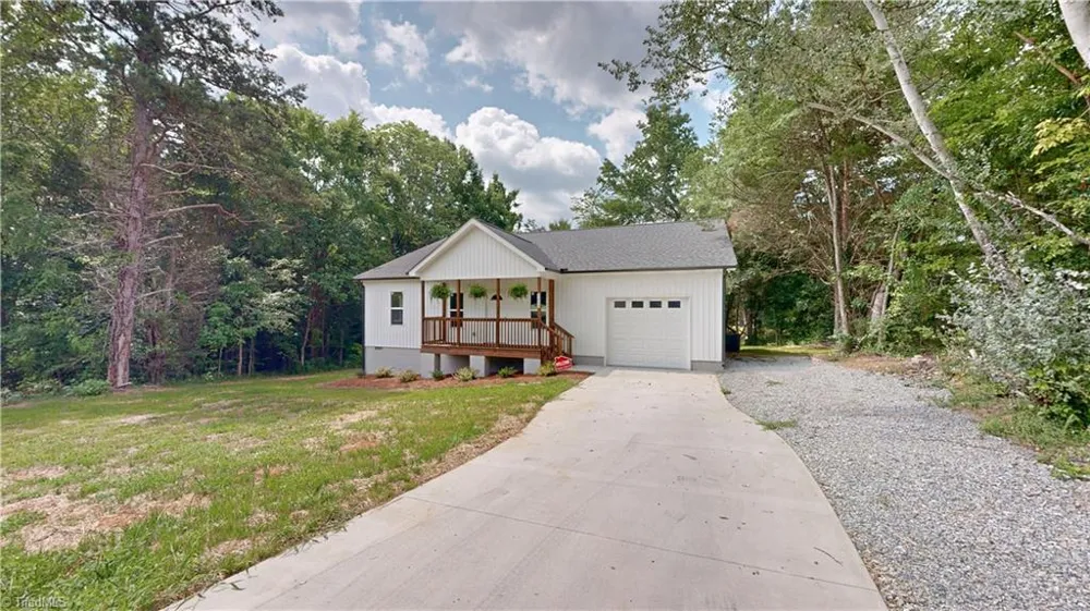 1213 Hillcrest Drive Thomasville, NC 27360