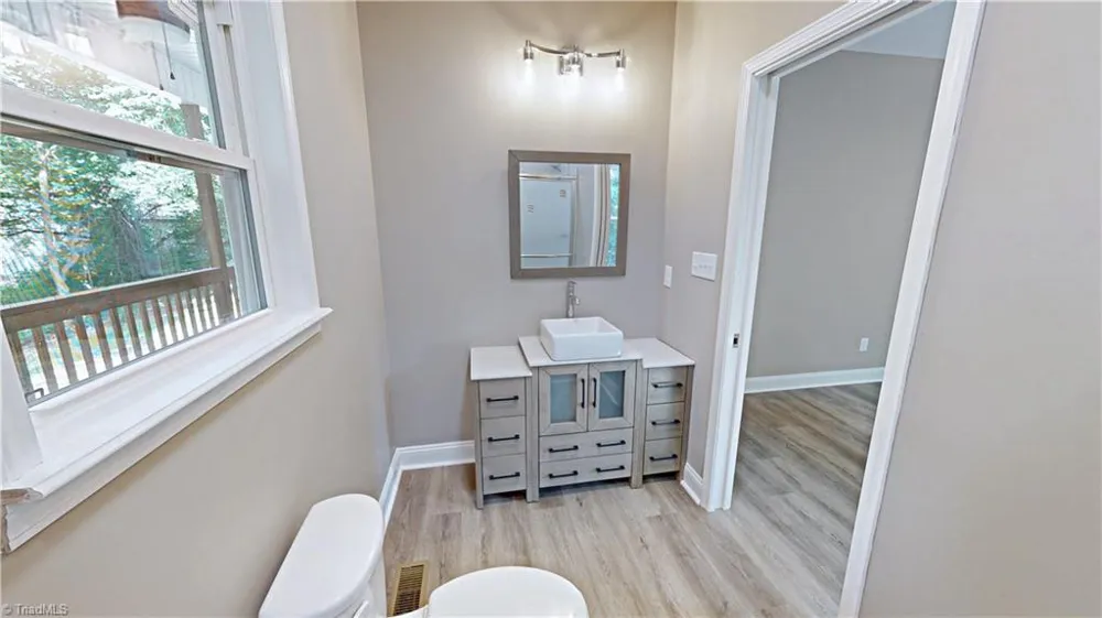 1213 Hillcrest Drive Thomasville, NC 27360