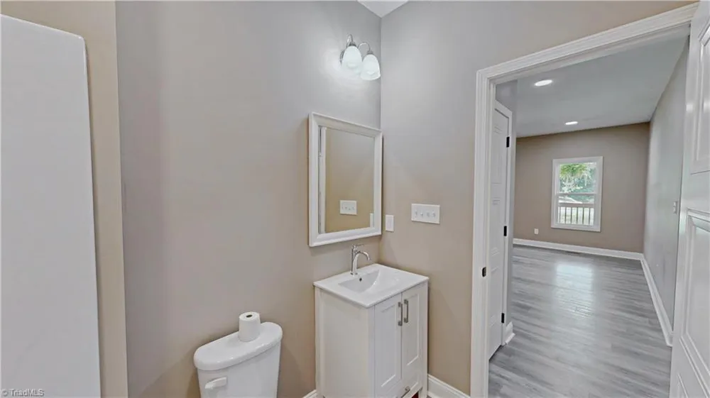 1213 Hillcrest Drive Thomasville, NC 27360