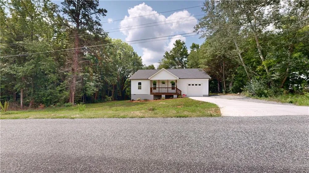 1213 Hillcrest Drive Thomasville, NC 27360