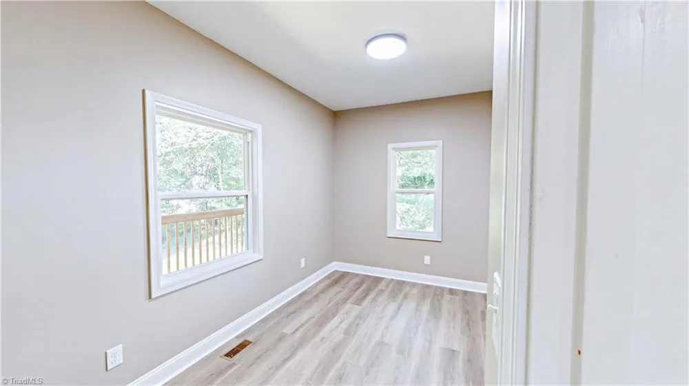 1213 Hillcrest Drive Thomasville, NC 27360