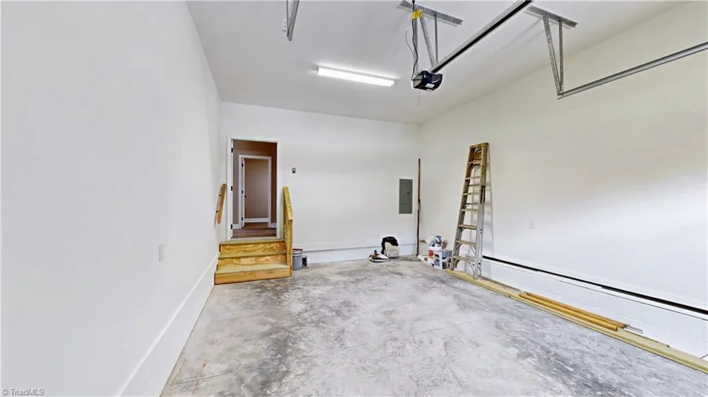 1213 Hillcrest Drive Thomasville, NC 27360