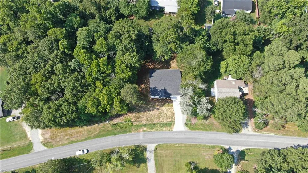 1213 Hillcrest Drive Thomasville, NC 27360