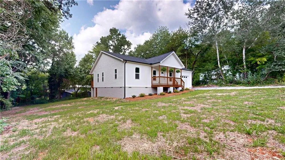 1213 Hillcrest Drive Thomasville, NC 27360