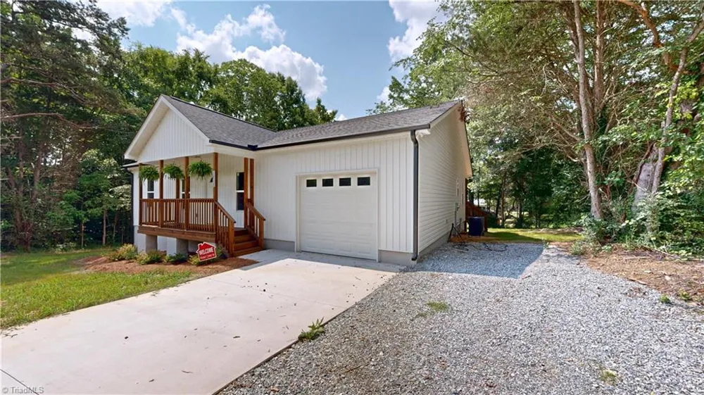 1213 Hillcrest Drive Thomasville, NC 27360