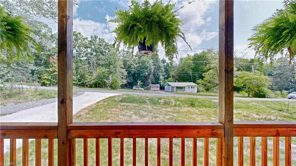 1213 Hillcrest Drive Thomasville, NC 27360