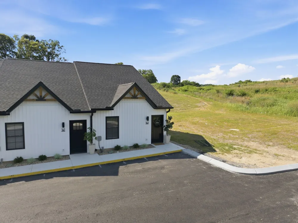 141 Deer Valley Drive E #141 Gordonsville, TN 38563
