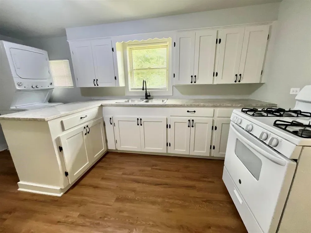 655 2nd Street Silsbee, TX 77656