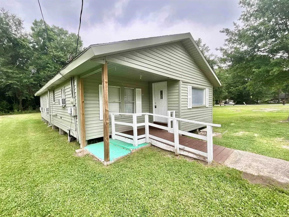 655 2nd Street Silsbee, TX 77656