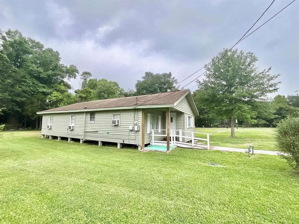 655 2nd Street Silsbee, TX 77656