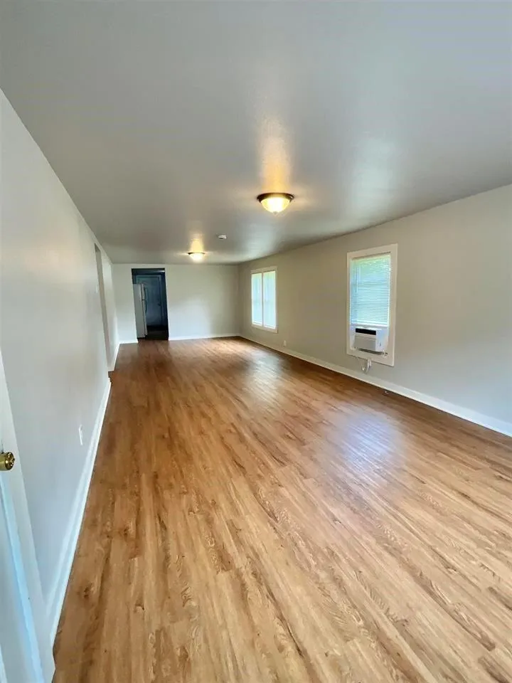 655 2nd Street Silsbee, TX 77656
