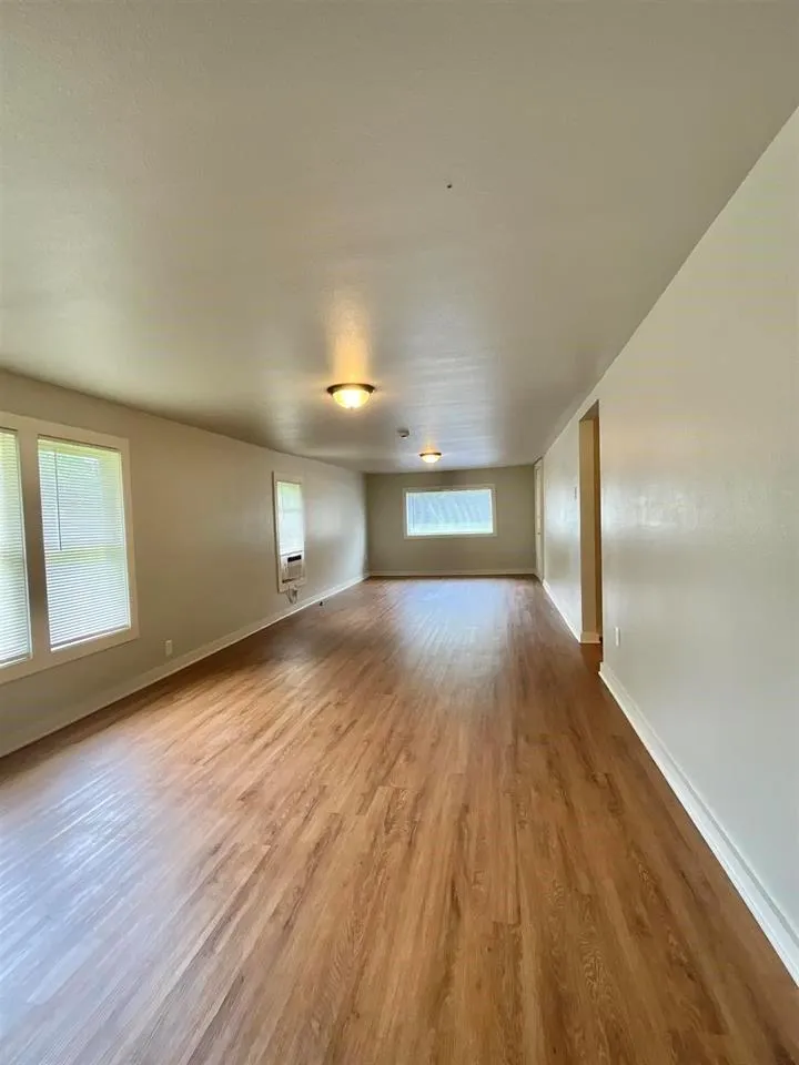 655 2nd Street Silsbee, TX 77656