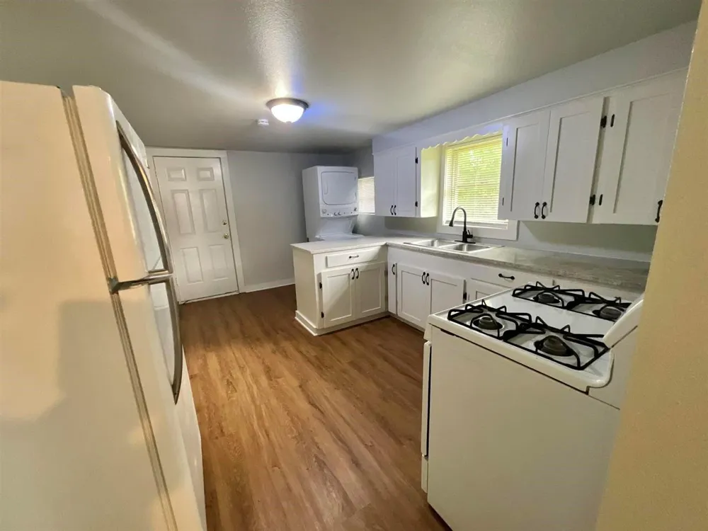 655 2nd Street Silsbee, TX 77656