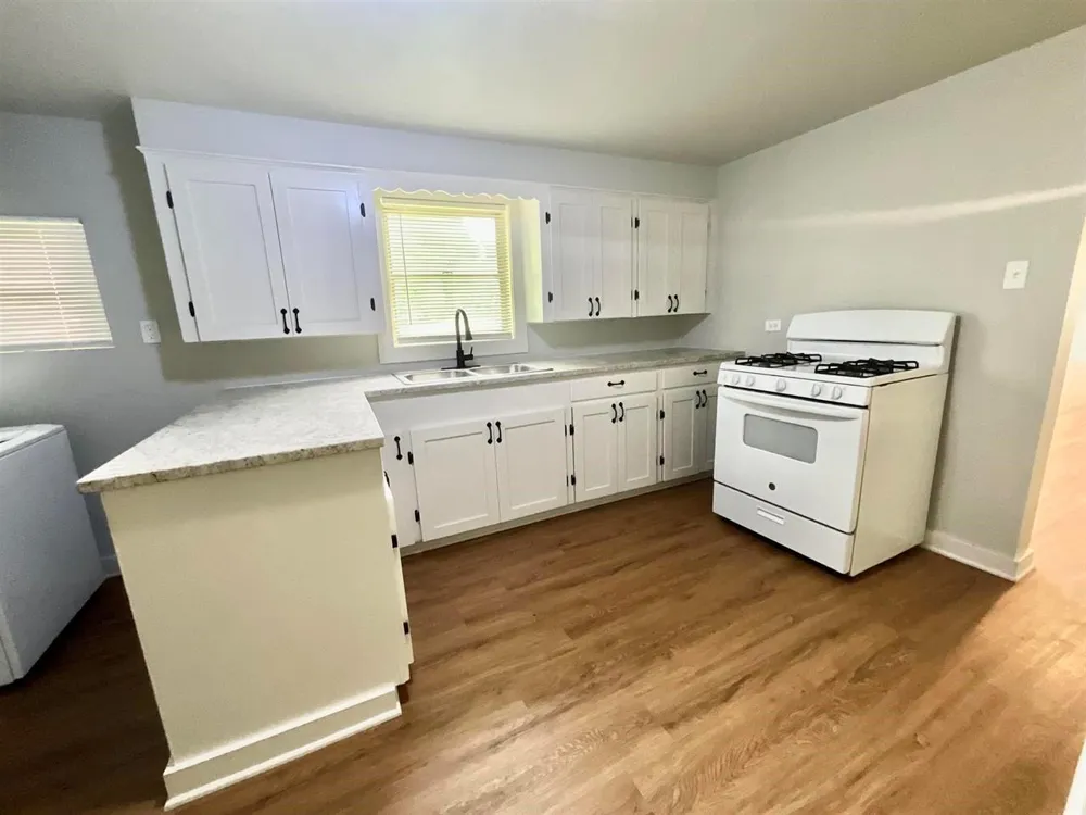 655 2nd Street Silsbee, TX 77656