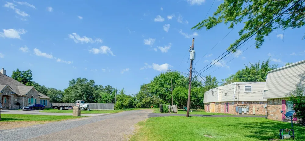 523 Spring Drive #4 Pasadena, TX 77504