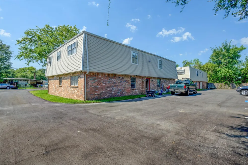 523 Spring Drive #4 Pasadena, TX 77504