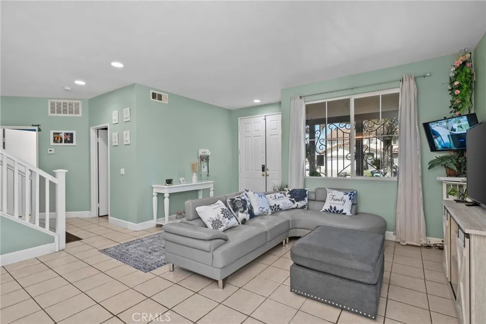6380 Iris Court Eastvale, CA 92880