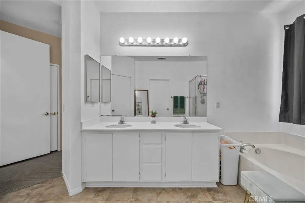 6380 Iris Court Eastvale, CA 92880