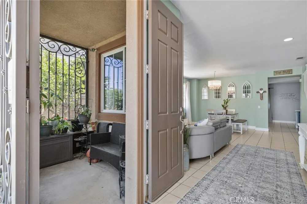 6380 Iris Court Eastvale, CA 92880