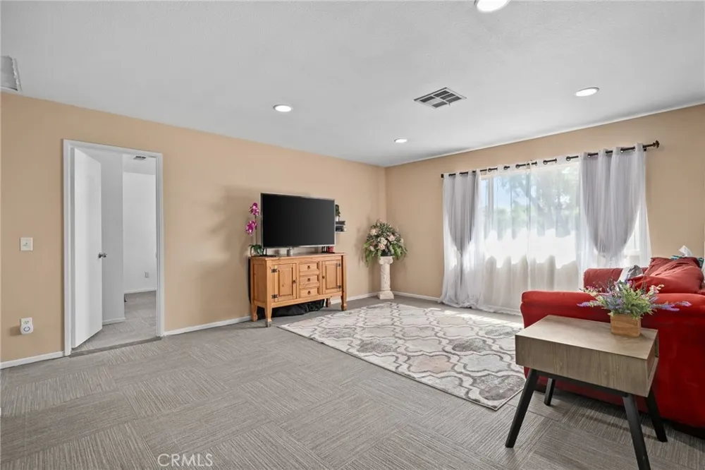 6380 Iris Court Eastvale, CA 92880