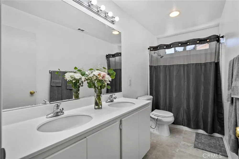 6380 Iris Court Eastvale, CA 92880
