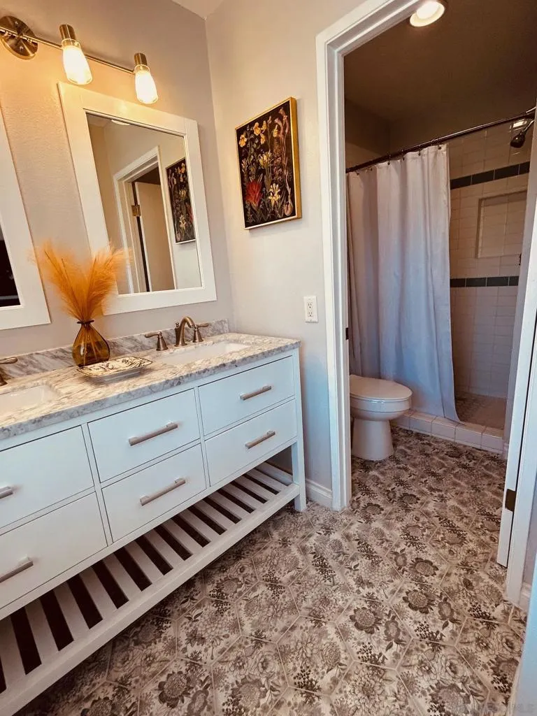6135 Montecito Dr #5 Palm Springs, CA 92264