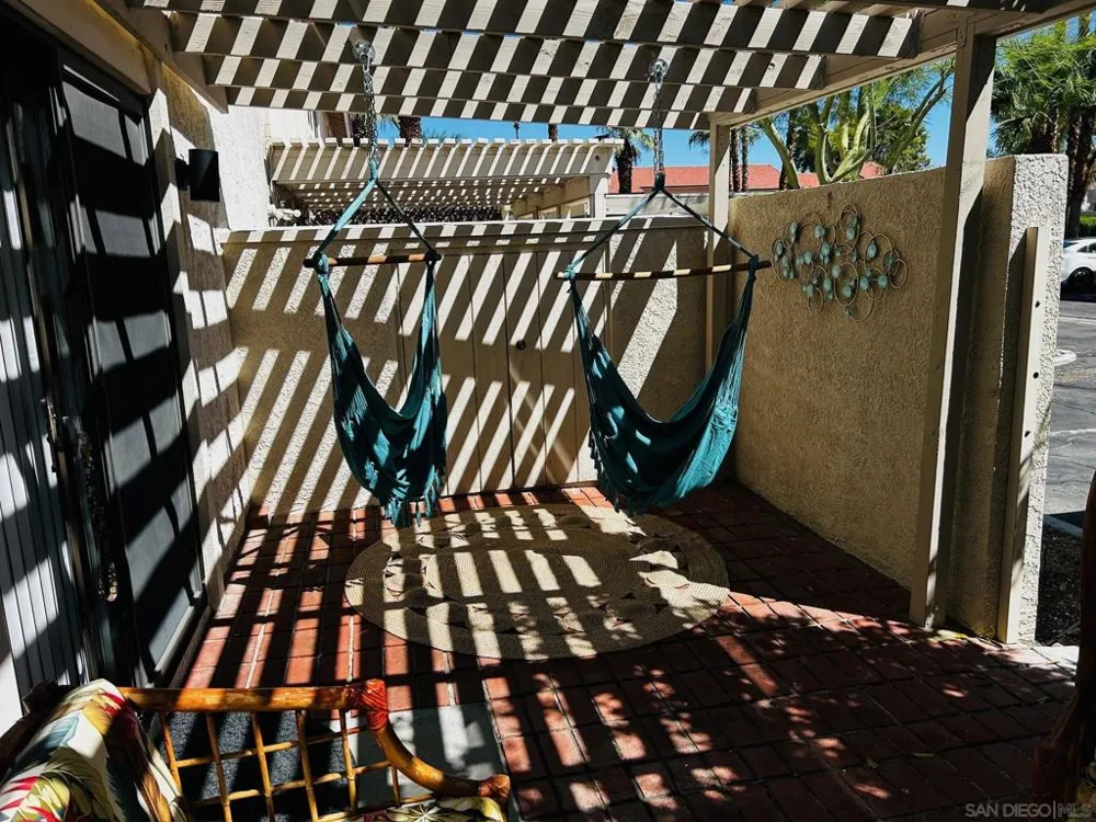 6135 Montecito Dr #5 Palm Springs, CA 92264