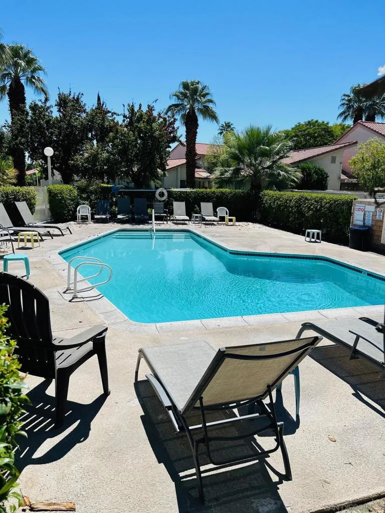 6135 Montecito Dr #5 Palm Springs, CA 92264