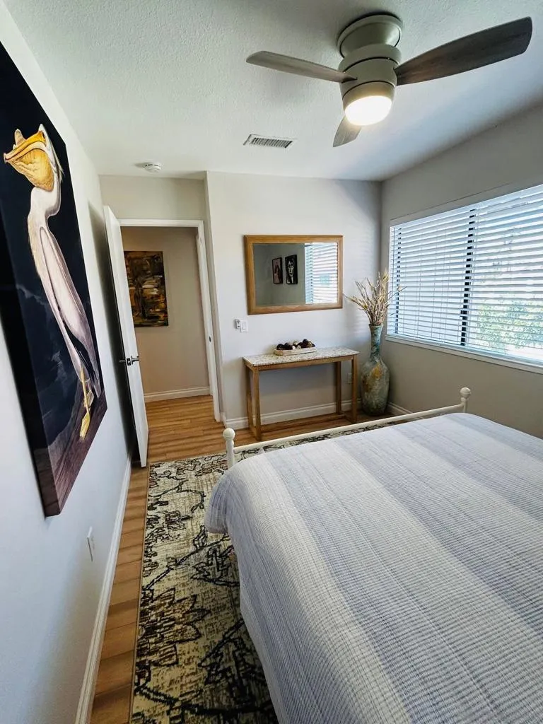 6135 Montecito Dr #5 Palm Springs, CA 92264