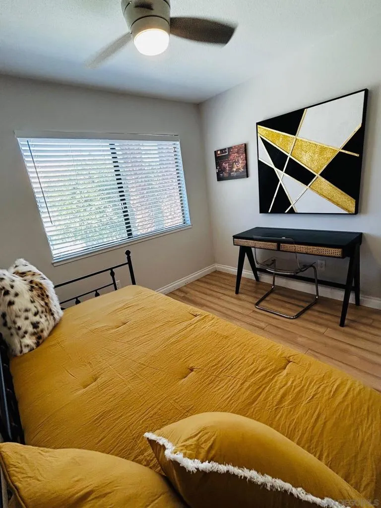 6135 Montecito Dr #5 Palm Springs, CA 92264