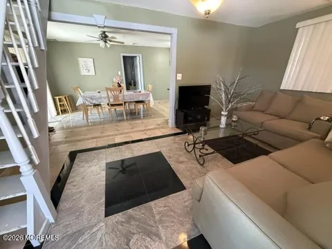 47 W Anchor Drive