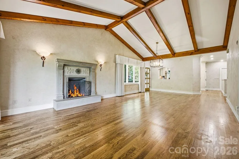 2204 E Cumming Woods Lane Hendersonville, NC 28739