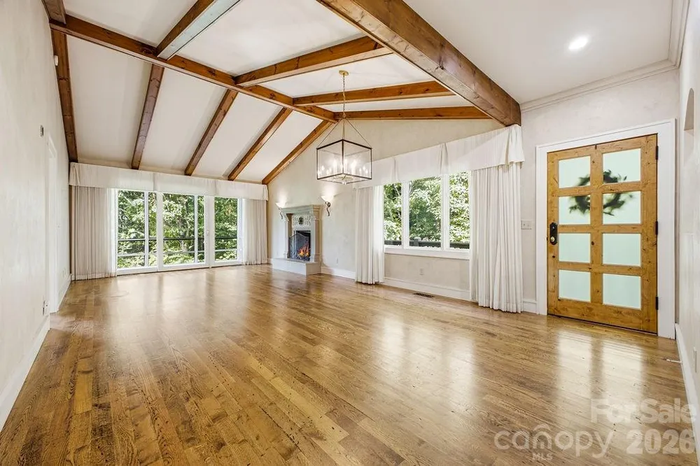 2204 E Cumming Woods Lane Hendersonville, NC 28739
