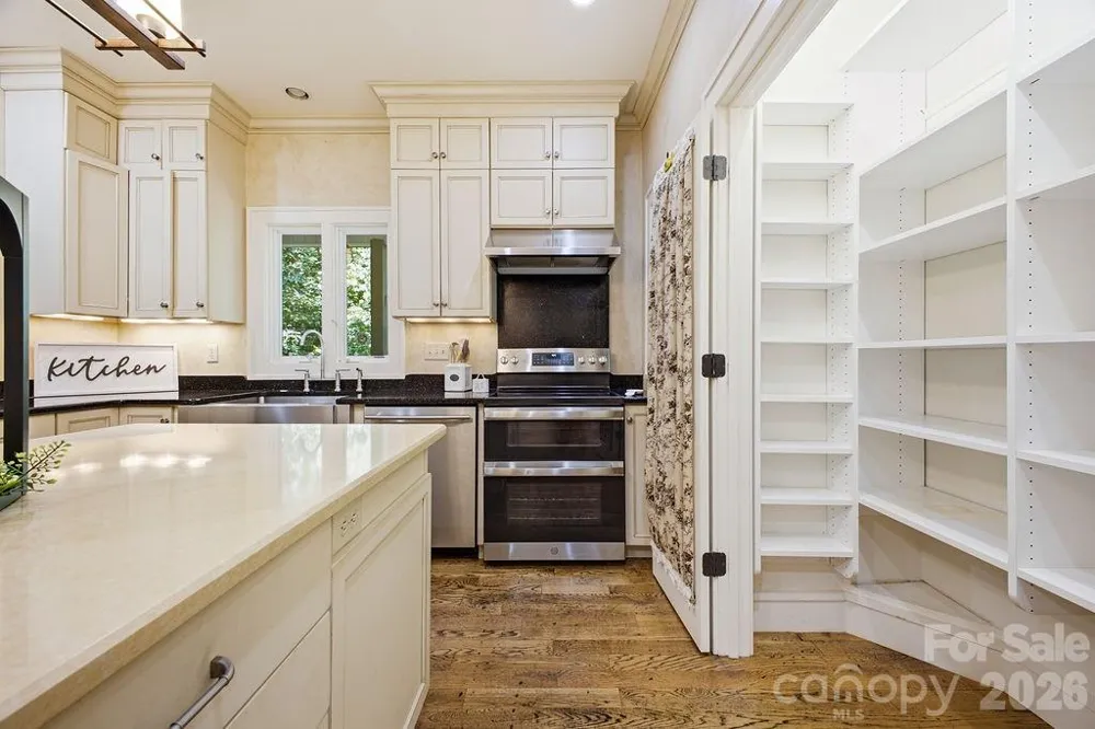2204 E Cumming Woods Lane Hendersonville, NC 28739