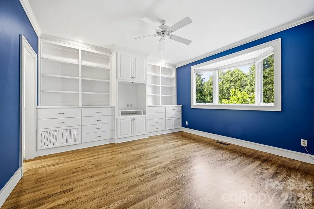 2204 E Cumming Woods Lane Hendersonville, NC 28739