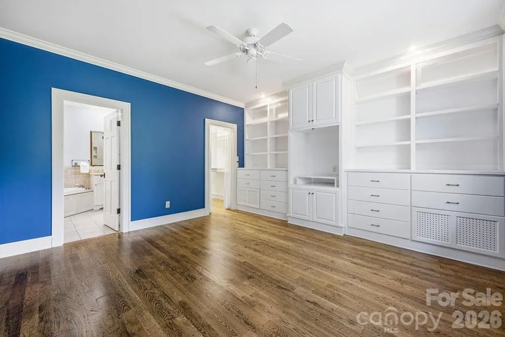 2204 E Cumming Woods Lane Hendersonville, NC 28739
