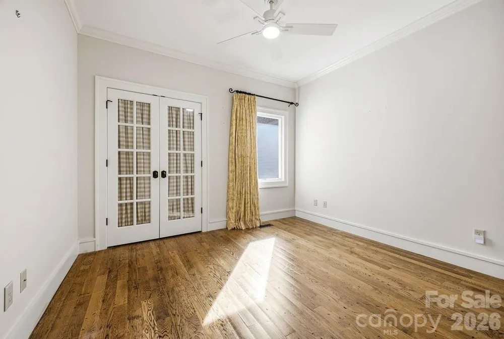 2204 E Cumming Woods Lane Hendersonville, NC 28739