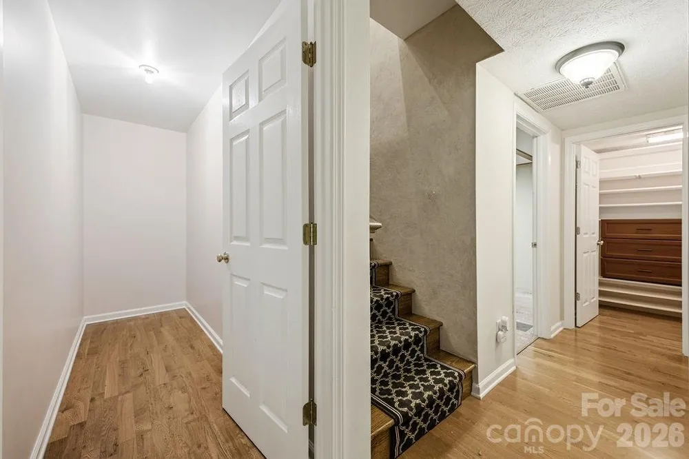 2204 E Cumming Woods Lane Hendersonville, NC 28739