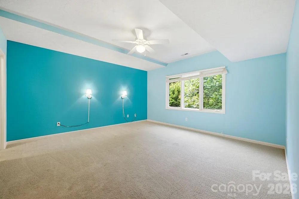 2204 E Cumming Woods Lane Hendersonville, NC 28739