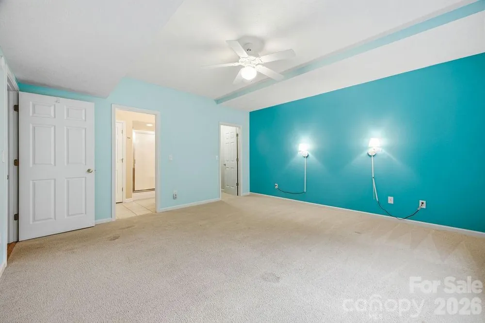 2204 E Cumming Woods Lane Hendersonville, NC 28739