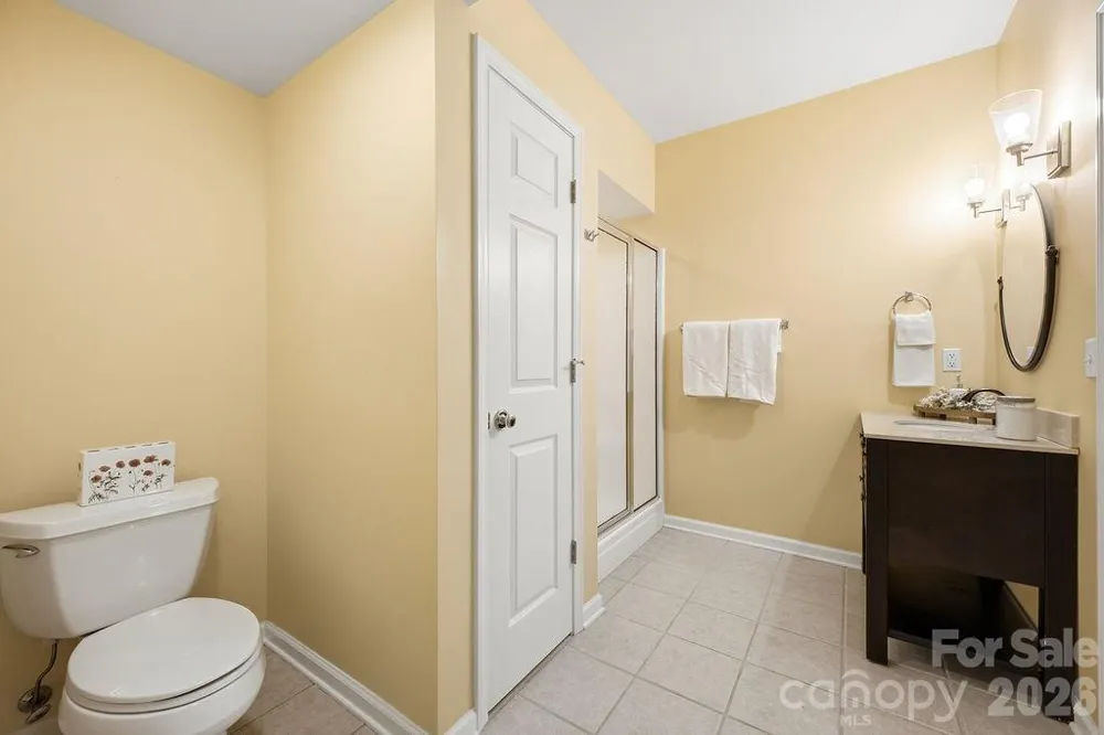 2204 E Cumming Woods Lane Hendersonville, NC 28739