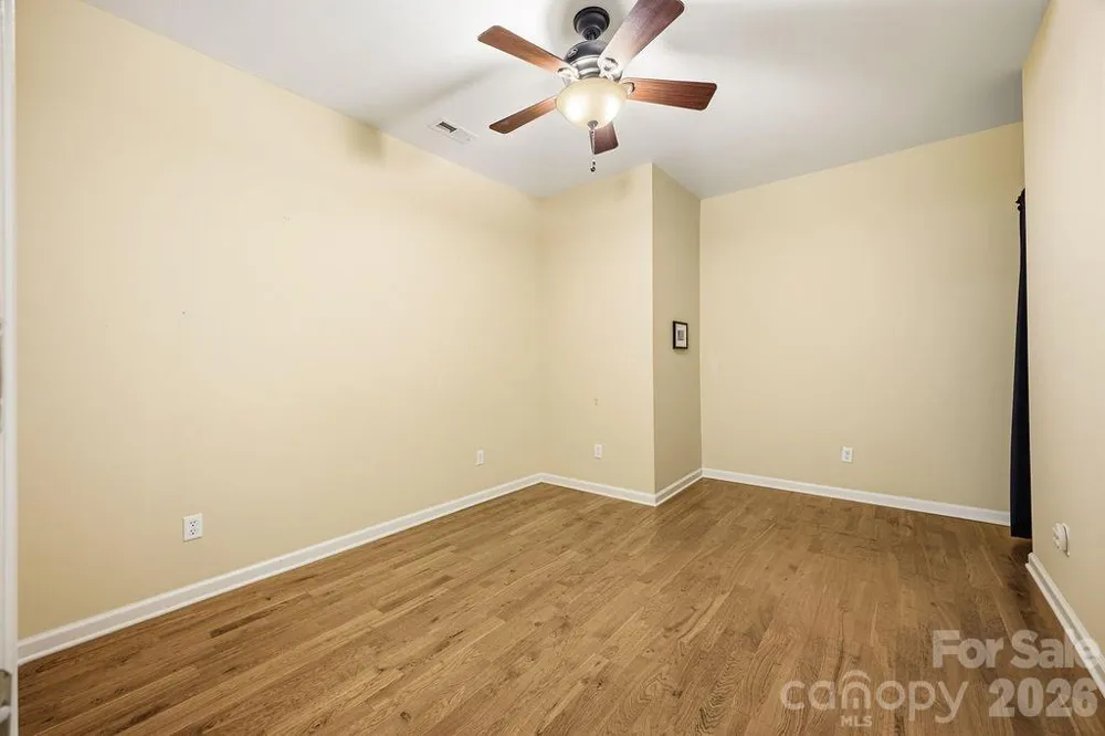 2204 E Cumming Woods Lane Hendersonville, NC 28739