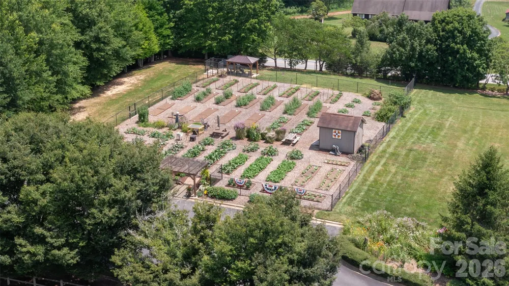 2204 E Cumming Woods Lane Hendersonville, NC 28739
