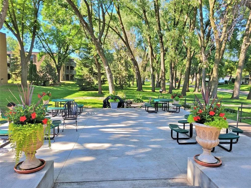 2800 Hamline Avenue #332 Roseville, MN 55113