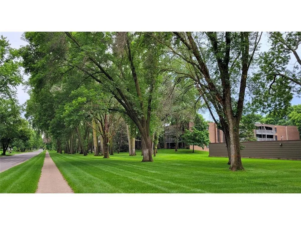 2800 Hamline Avenue #332 Roseville, MN 55113