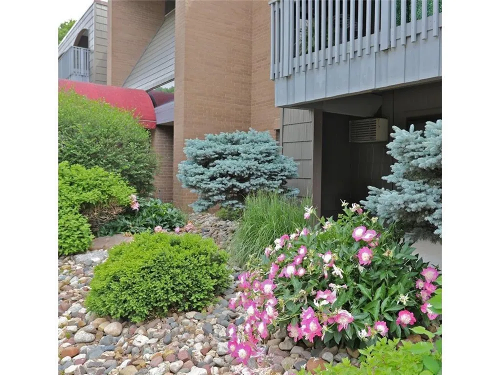 2800 Hamline Avenue #332 Roseville, MN 55113