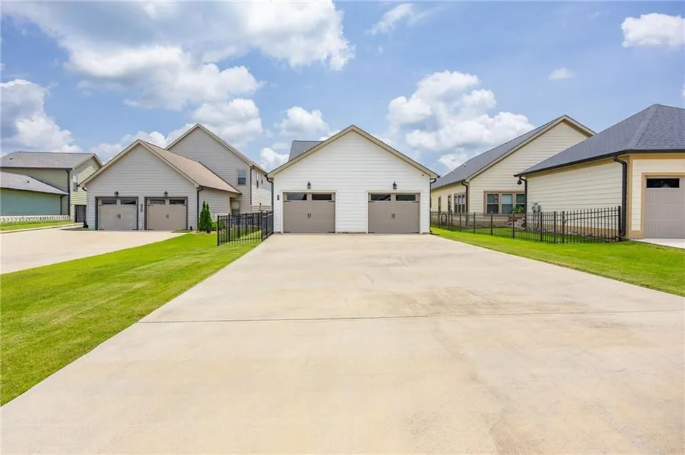 407 Tuscany Village Drive Ringgold, GA 30736
