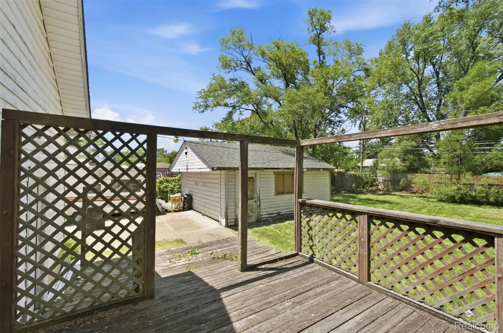 28640 Oakwood Street Inkster City, MI 48141