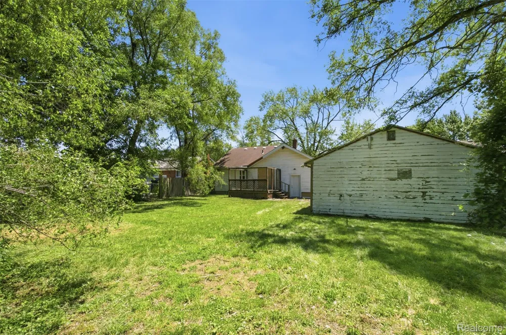 28640 Oakwood Street Inkster City, MI 48141