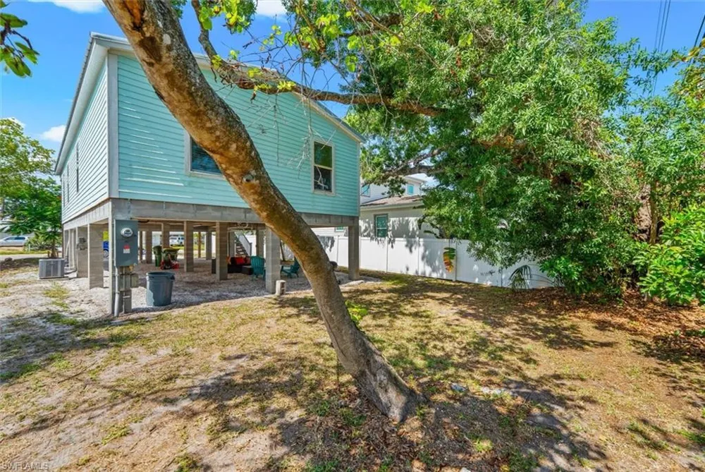 2375 Bahia Vista Street Sarasota, FL 34239